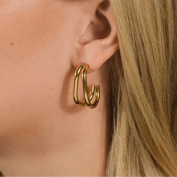 Gold Stud Earrings with Classic Design - Picture 1 of 6